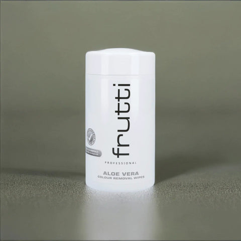 chusteczki frutti professional aloe vera na zielonym tle