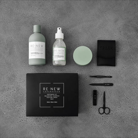 zdjęcie ukazuje Re-New Copenhagen - Essential Grooming Box/Zestaw Pielęgnacyjny, wszystkie produkty są symetrycznie ułożone