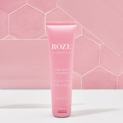 krem do loków roze avenue w łazience