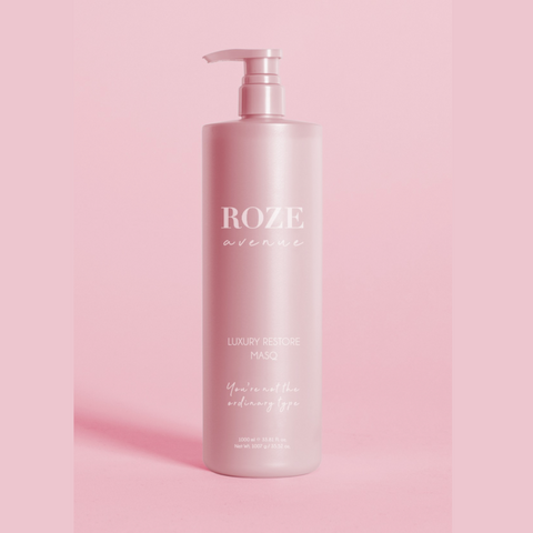 Roze Avenue - Maska Regenerująca do Włosówna różowym tle